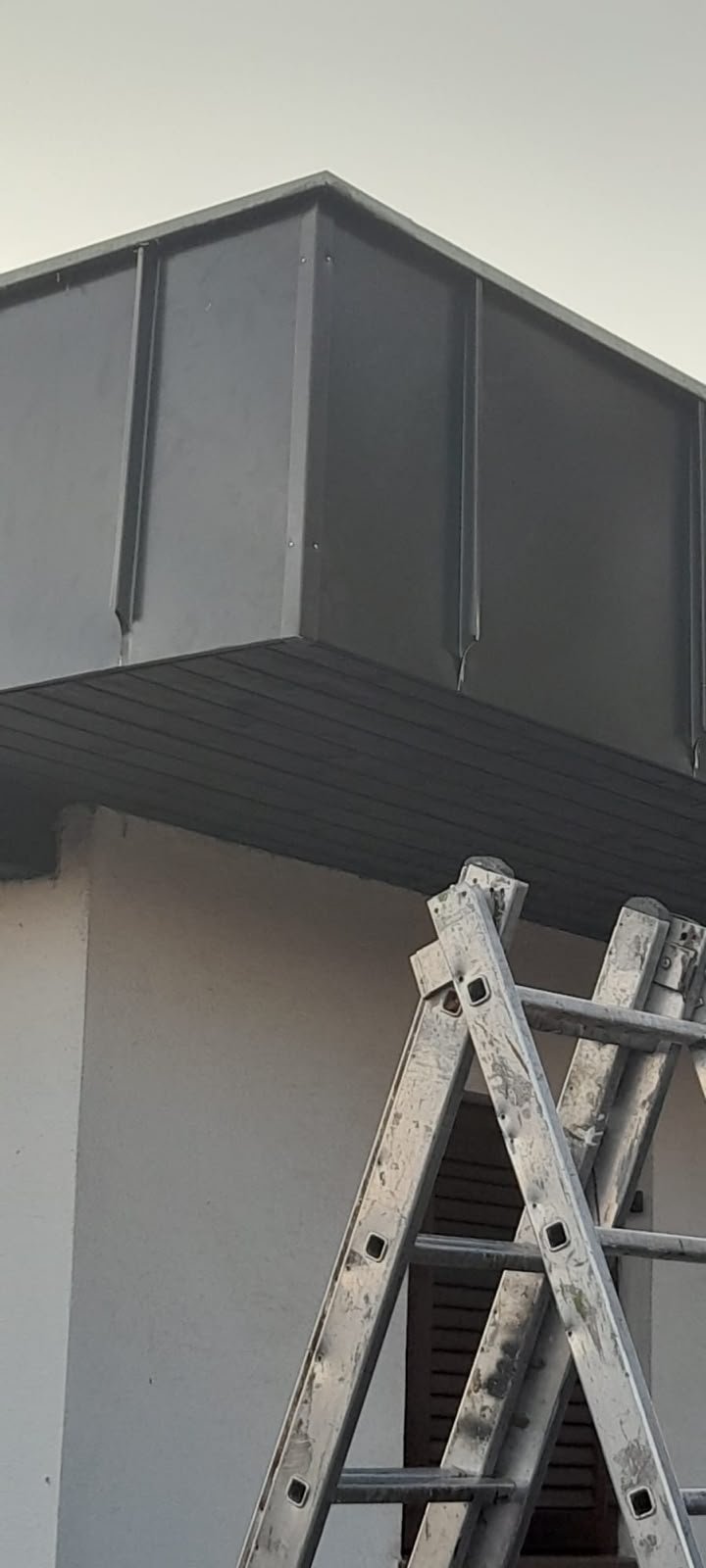 Blech- und Trapezblecharbeiten im Anschlussdetail