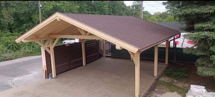 Fertiggestellter Carport mit Holzkonstruktion